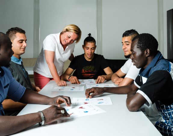 A Brest, 10 jeunes migrants découvrent le système scolaire et construisent leur projet professionnel