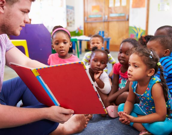 Social. Formation continue des professionnels de la petite enfance : 48 propositions du Conseil de l’enfance et de l’adolescence