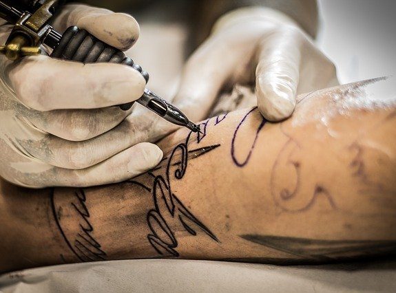 Tatouage. A Lannion, un centre de formation unique dans le Grand Ouest